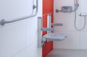 Opklapbaar douchezitje 1 - Elektrisch in hoogte verstelbare wastafel - Bano Zorgbadkamers